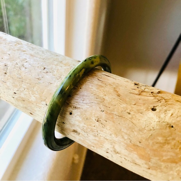 Vintage Green Stone Bangle Bracelet - Picture 12 of 17